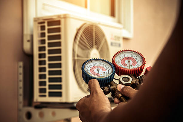 Professional Hvac Installation technician working in Iowa City, IA